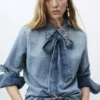 Camicia in denim con fiocco Camicia in denim con fiocco