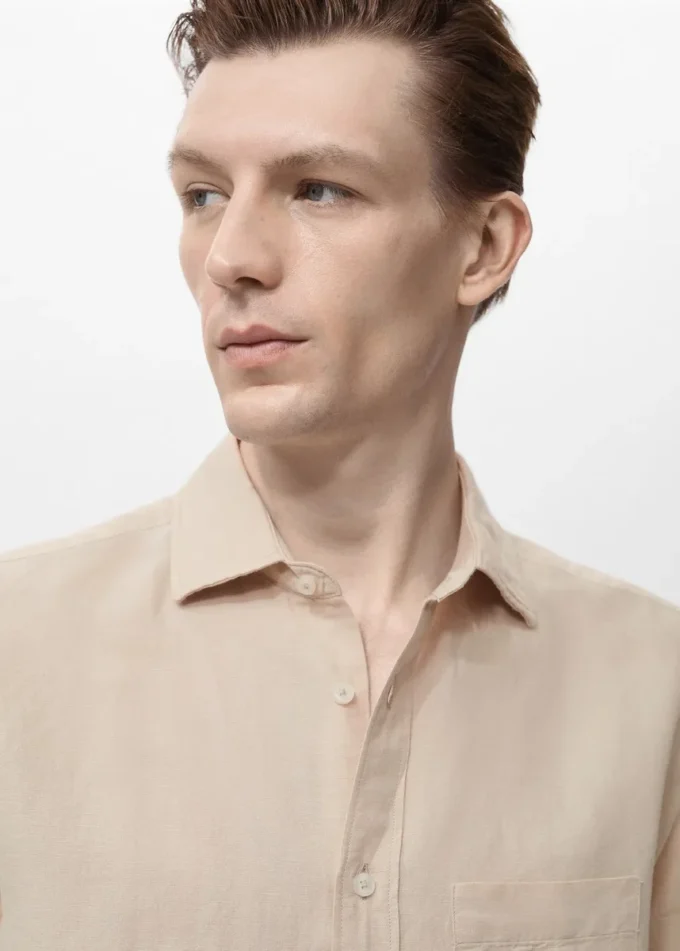 Camicia in lino con tasche Camicia in lino con tasche