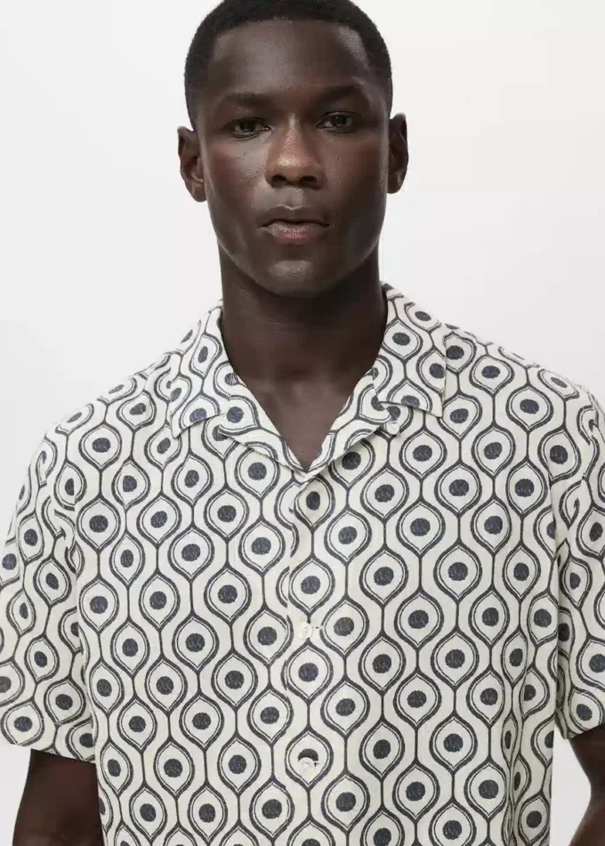 Camicia stampata dalla vestibilità morbida Camicia stampata dalla vestibilità morbida