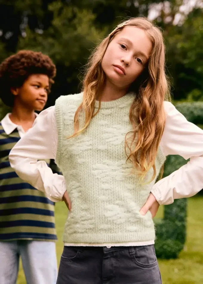 Canotta con ricami floreali