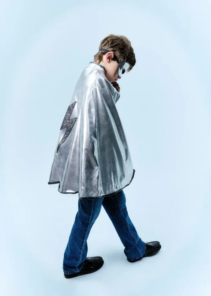 Cappa e maschera con fulmini Cappa e maschera con fulmini