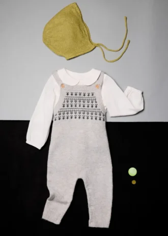 Salopette con bordi ricamati