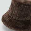 Cappello a secchiello in pelliccia sintetica Cappello a secchiello in pelliccia sintetica