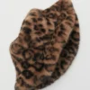 Cappello a secchiello in pelliccia sintetica leopardata Cappello a secchiello in pelliccia sintetica leopardata
