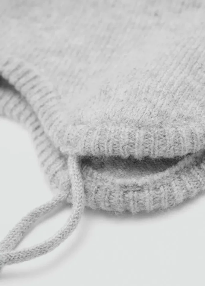 Cappello con pompon e motivo jacquard