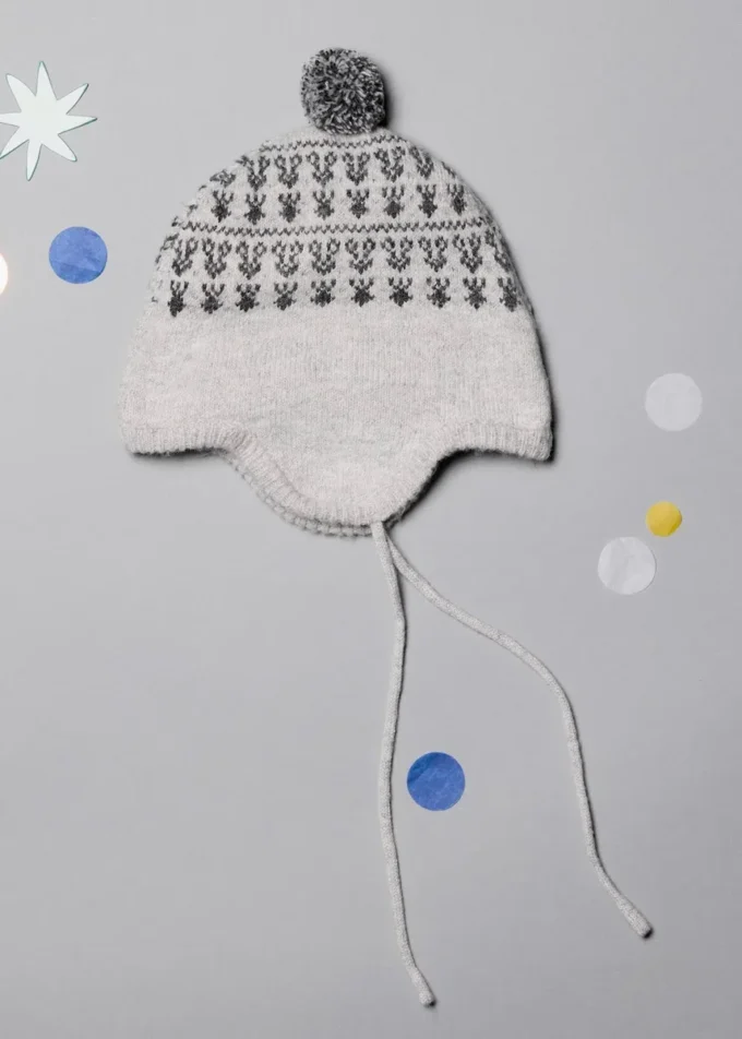 Cappello con pompon e motivo jacquard