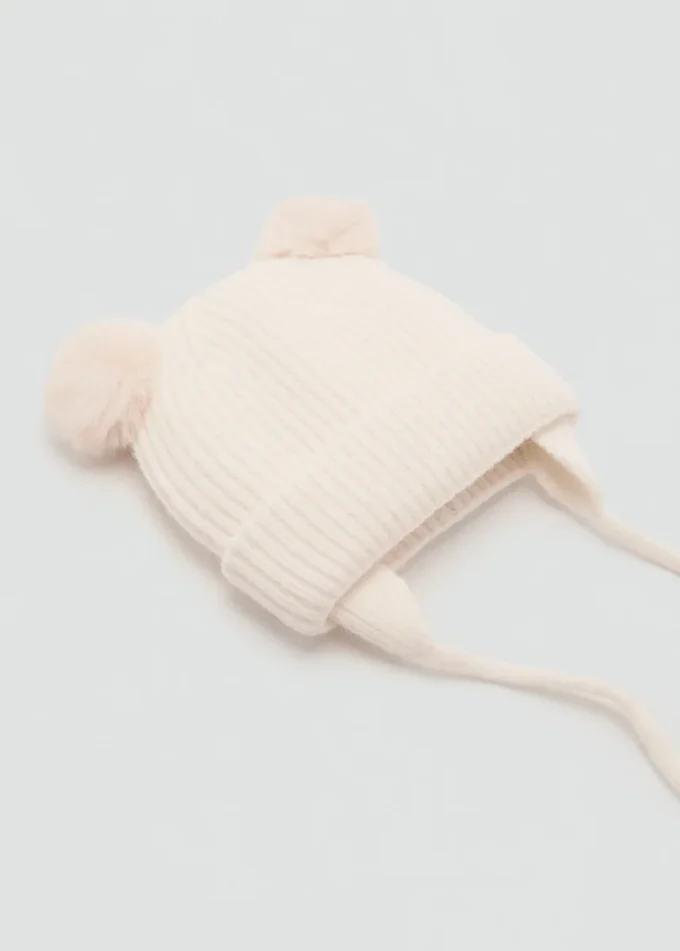 Cappello lavorato a maglia con pompon Cappello lavorato a maglia con pompon