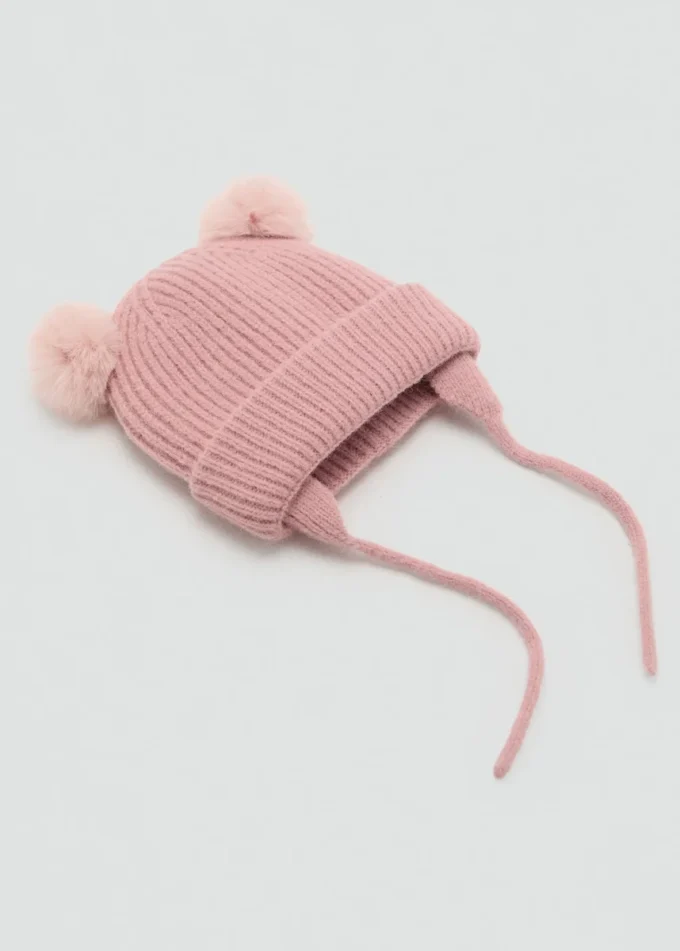 Cappello lavorato a maglia con pompon