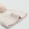 Cappello lavorato a maglia con pompon Cappello lavorato a maglia con pompon