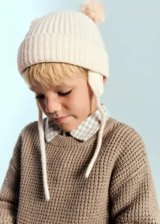 Cappello lavorato a maglia con pompon
