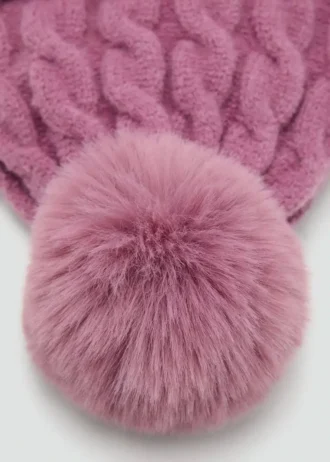 Cappello lavorato a maglia con pompon
