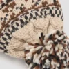 Cappello lavorato a maglia con pompon Cappello lavorato a maglia con pompon