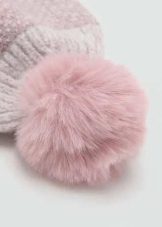 Cappello lavorato a maglia con pompon