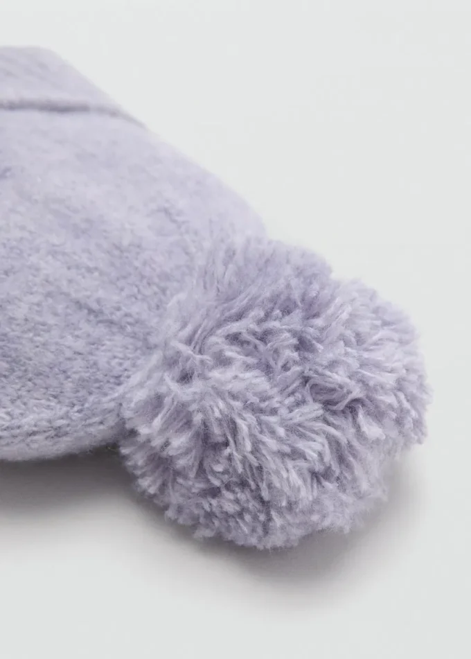 Cappello lavorato a maglia con pompon