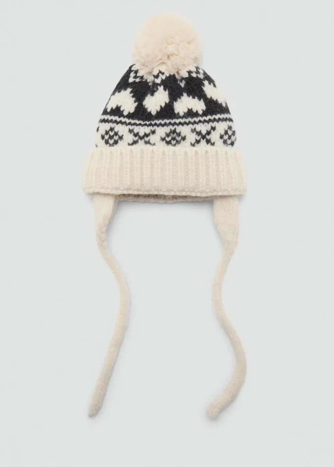 Cappello lavorato a maglia con pompon Cappello lavorato a maglia con pompon