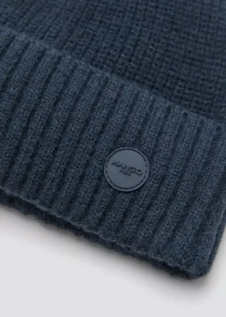 Cappello lavorato a maglia con risvolto