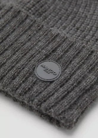 Cappello lavorato a maglia con risvolto