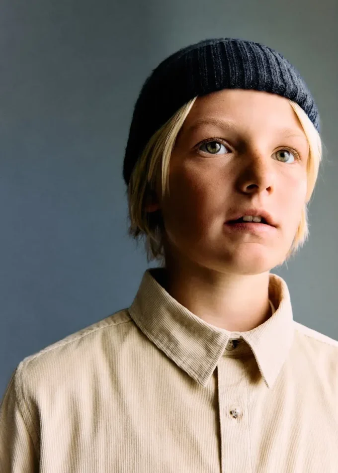 Cappello lavorato a maglia con risvolto Cappello lavorato a maglia con risvolto