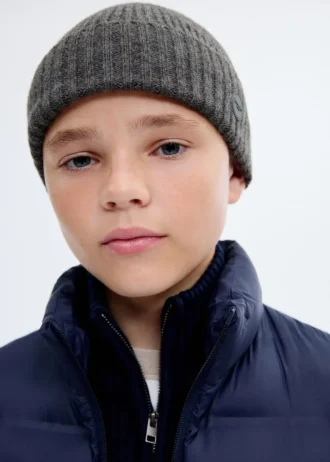 Cappello lavorato a maglia con risvolto