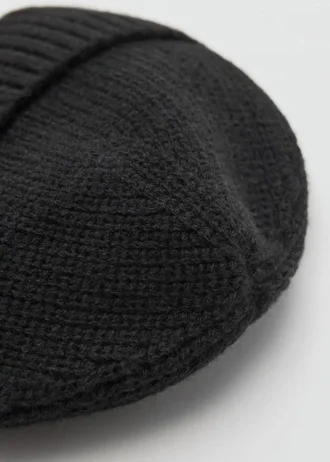 Cappello lavorato a maglia con risvolto