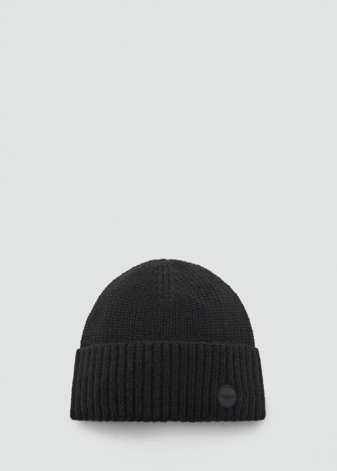 Cappello lavorato a maglia con risvolto Cappello lavorato a maglia con risvolto