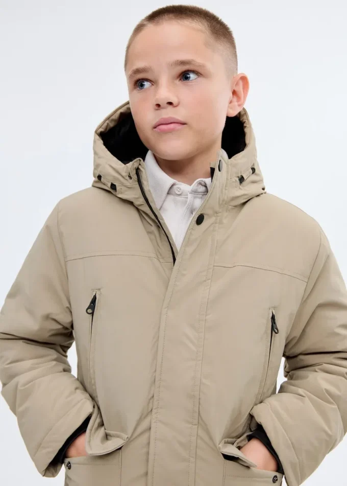 Cappotto con cappuccio e tasche Cappotto con cappuccio e tasche