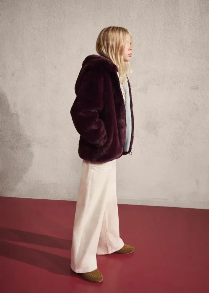 Cappotto con cappuccio effetto pelliccia