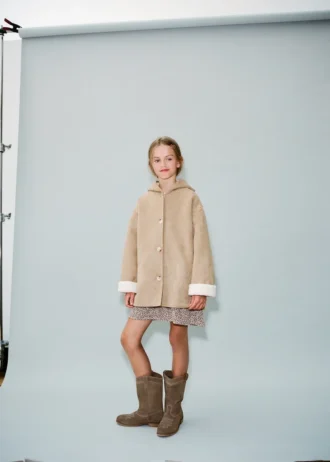 Cappotto con cappuccio effetto shearling