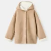 Cappotto con cappuccio effetto shearling