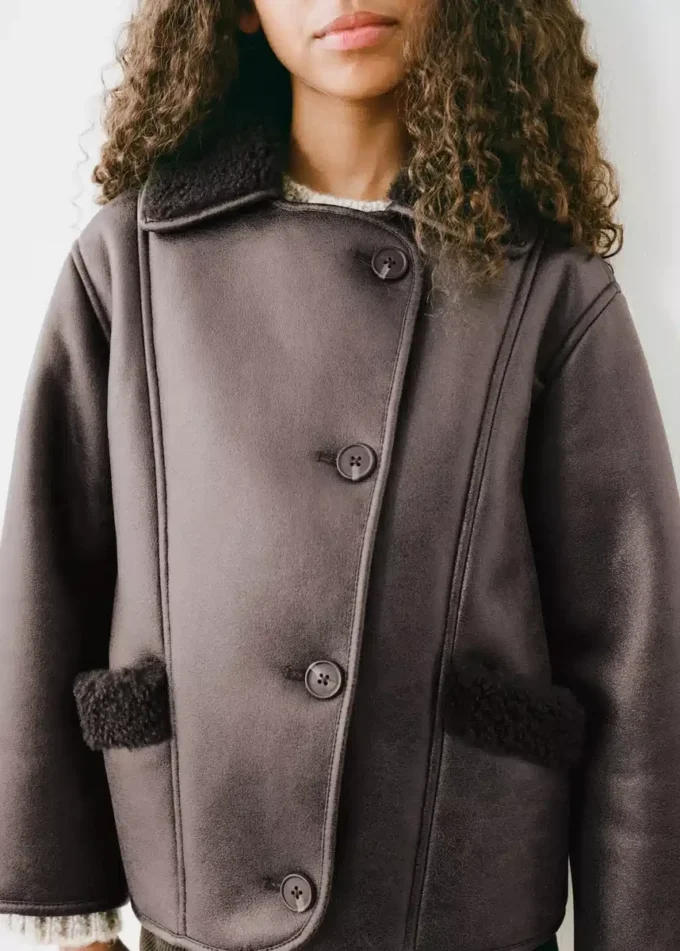 Cappotto con fodera effetto pelliccia Cappotto con fodera effetto pelliccia