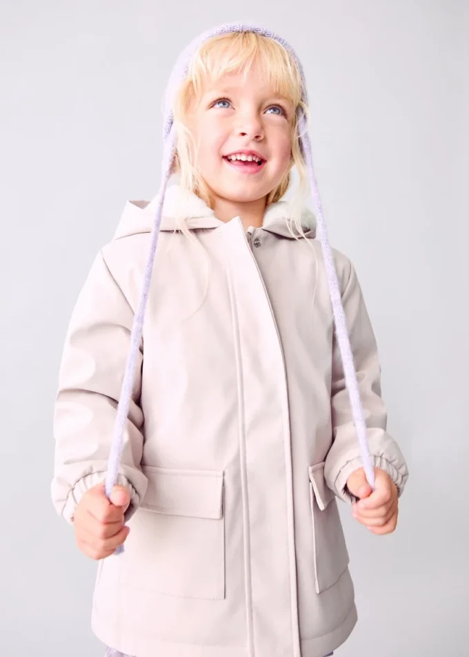 Cappotto gommato con fodera effetto pelliccia