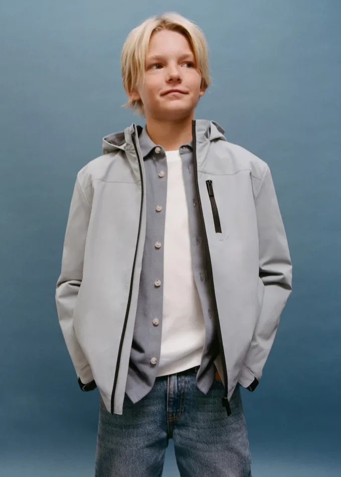 Cappotto impermeabile con cappuccio Cappotto impermeabile con cappuccio