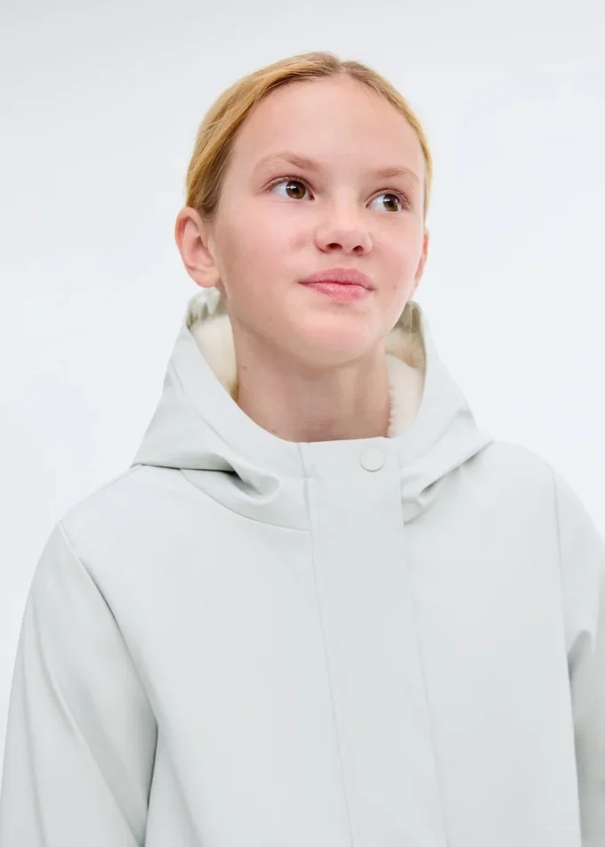 Cappotto impermeabile con cappuccio Cappotto impermeabile con cappuccio