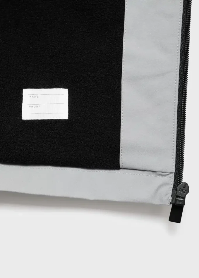 Cappotto impermeabile con cappuccio Cappotto impermeabile con cappuccio