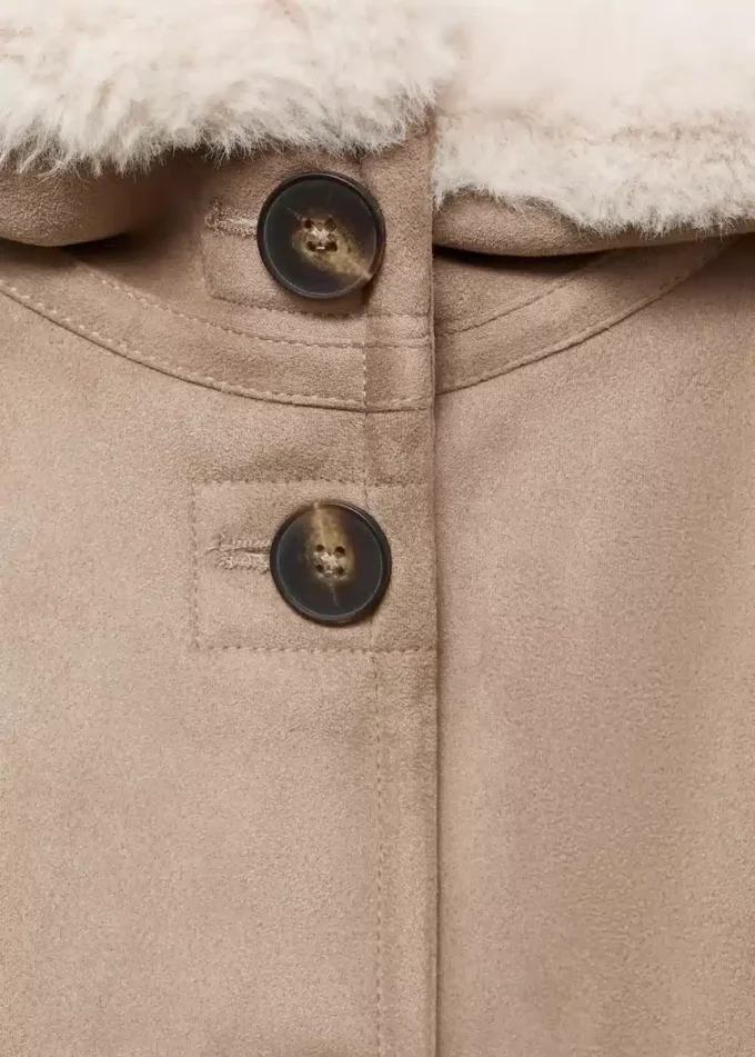 Cappotto in pelliccia e effetto scamosciato Cappotto in pelliccia e effetto scamosciato