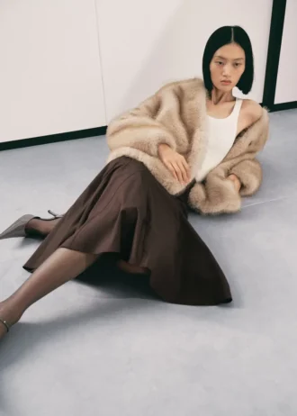 Cappotto in pelliccia sintetica con bottoni