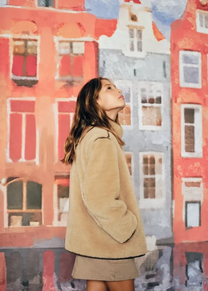 Cappotto in pelliccia sintetica con bottoni Cappotto in pelliccia sintetica con bottoni