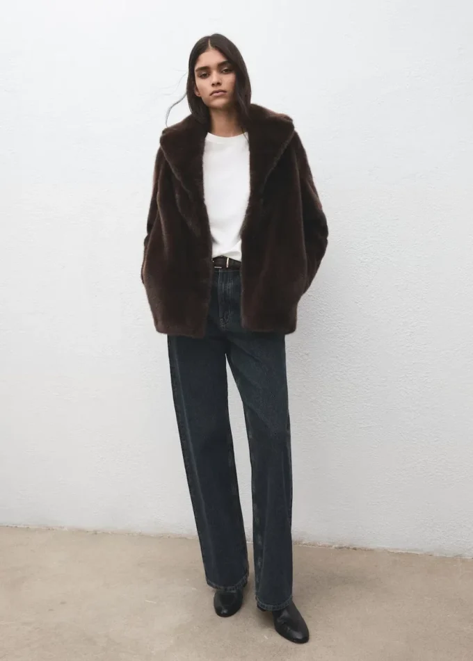 Cappotto in pelliccia sintetica con revers Cappotto in pelliccia sintetica con revers