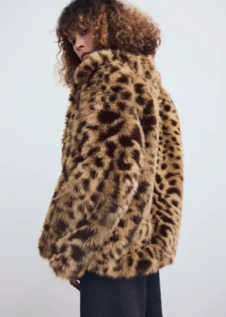 Cappotto in pelliccia sintetica con stampa leopardata