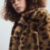 Cappotto in pelliccia sintetica con stampa leopardata Cappotto in pelliccia sintetica con stampa leopardata
