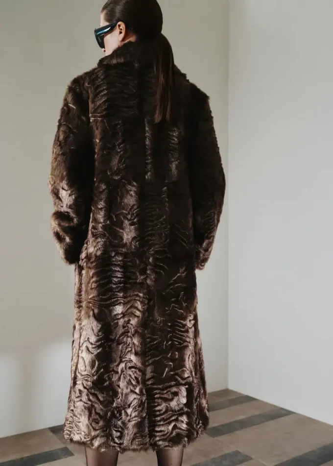 Cappotto in pelliccia sintetica testurizzata Cappotto in pelliccia sintetica testurizzata