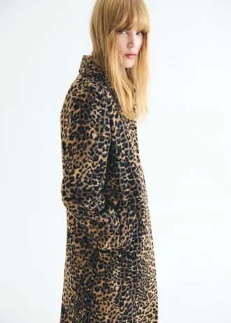 Cappotto lungo con stampa leopardata Cappotto lungo con stampa leopardata