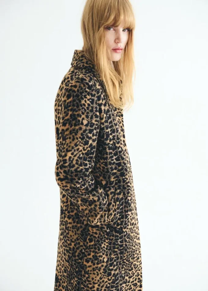 Cappotto lungo con stampa leopardata Cappotto lungo con stampa leopardata