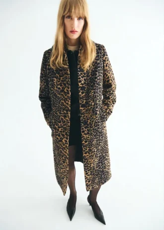 Cappotto lungo con stampa leopardata Cappotto lungo con stampa leopardata