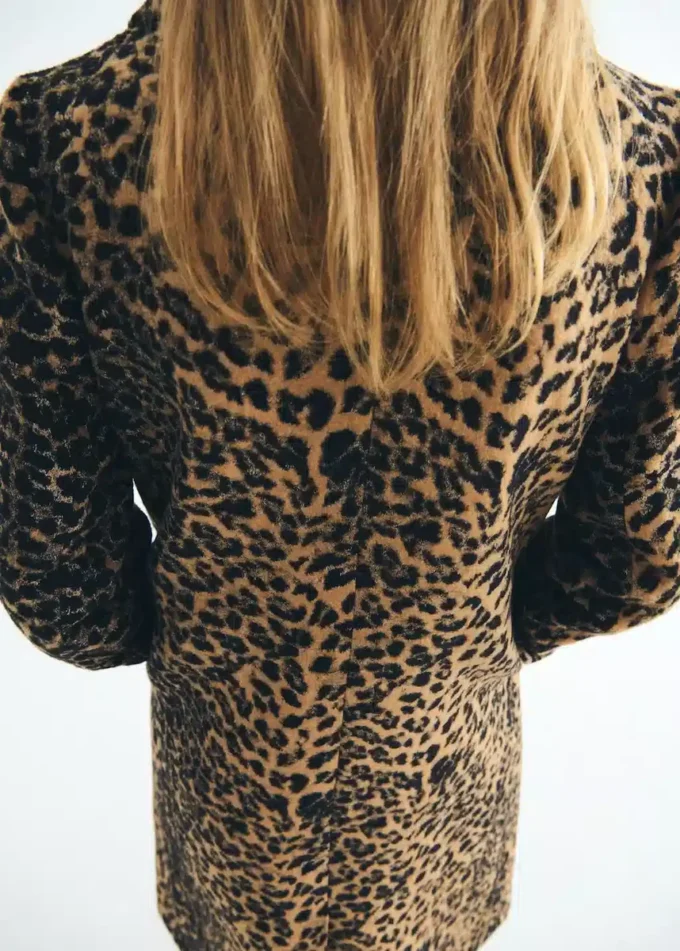 Cappotto lungo con stampa leopardata Cappotto lungo con stampa leopardata
