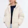 Cappotto trapuntato con fodera e cappuccio Cappotto trapuntato con fodera e cappuccio