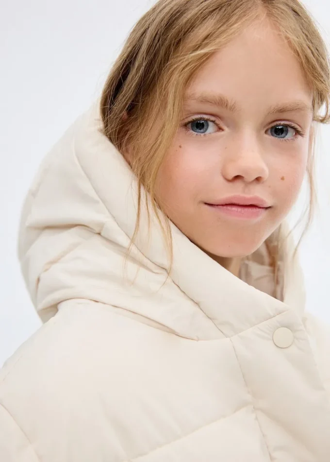 Cappotto trapuntato con fodera e cappuccio Cappotto trapuntato con fodera e cappuccio