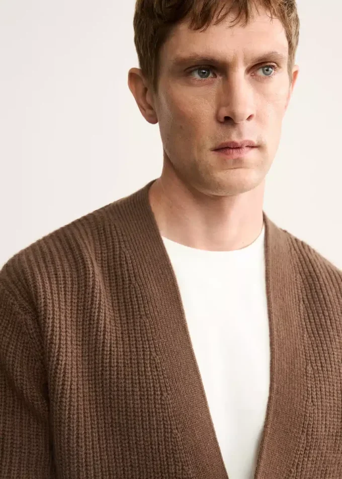 Cardigan 100% lana con bottoni Cardigan 100% lana con bottoni