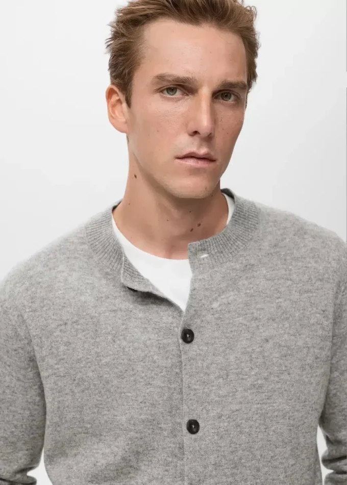 Cardigan 100% lana extrafine con bottoni Cardigan 100% lana extrafine con bottoni