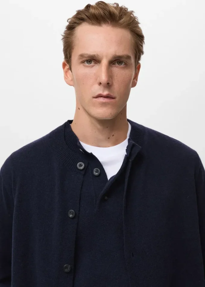 Cardigan 100% lana extrafine con bottoni Cardigan 100% lana extrafine con bottoni